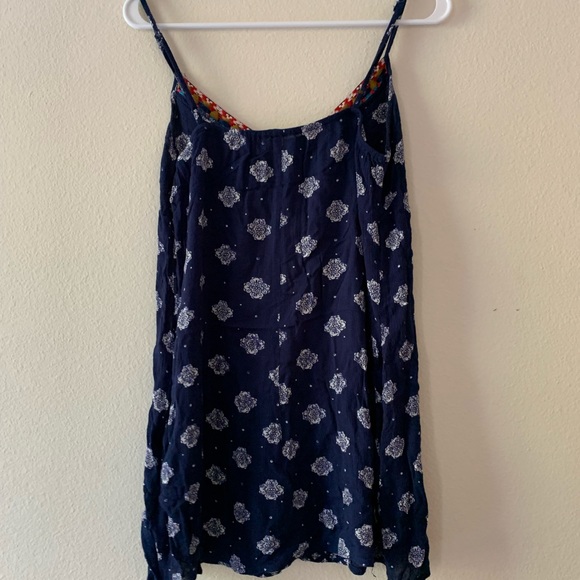 Beautiful short dress. Embroidery - Picture 2 of 3